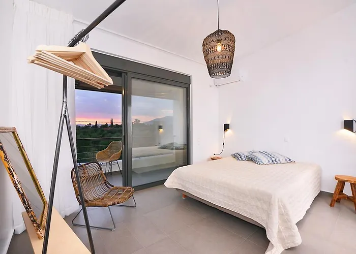 East-west Nyaraló *