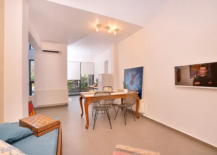 East-west * Kalamata