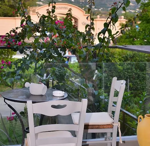 East-west Nyaraló Kalamáta